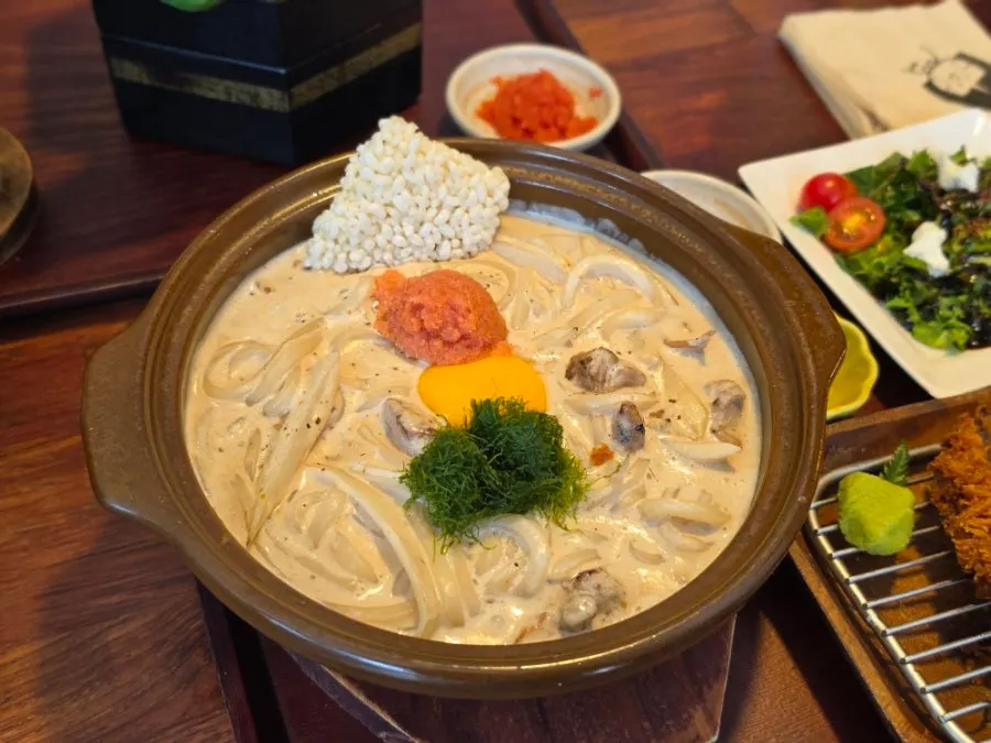 크림 베이스 우동 나베 클로즈업