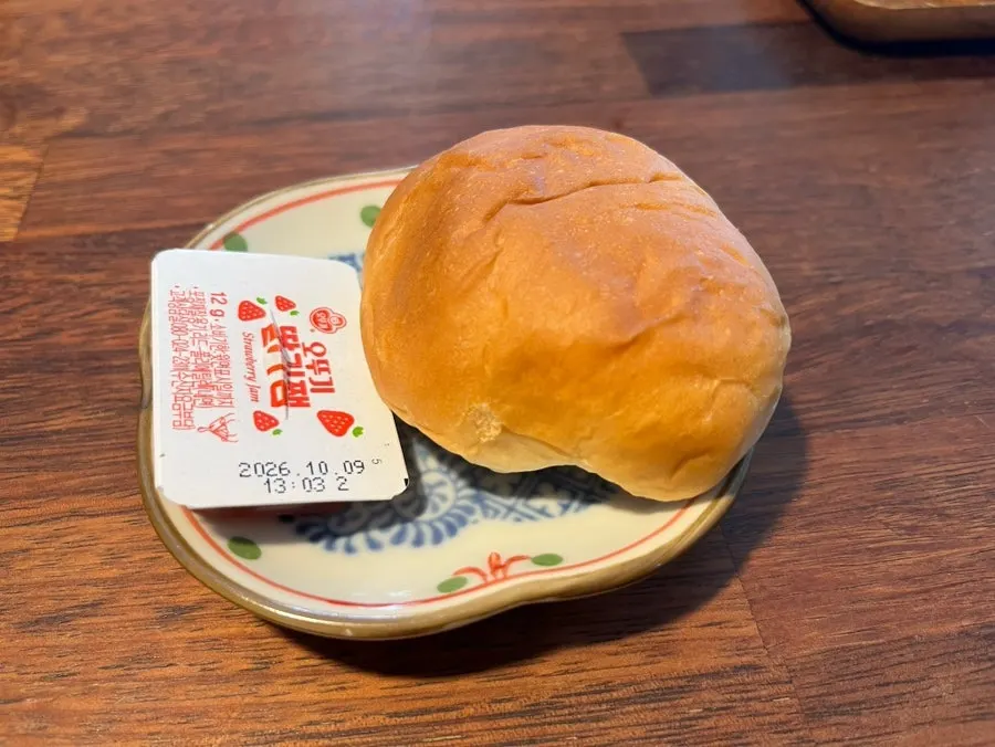 서비스로 받은 모닝빵