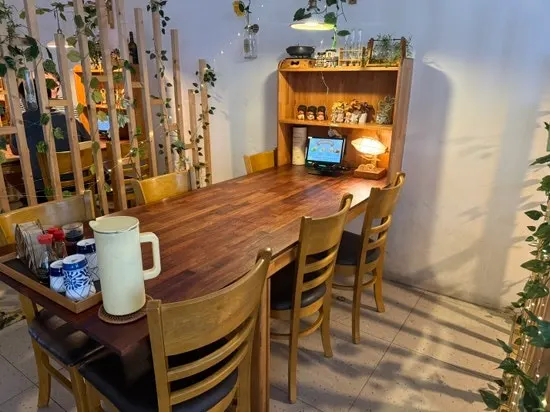 Interior Sindong Lab Bongdam Branch dengan banyak pernak-pernik