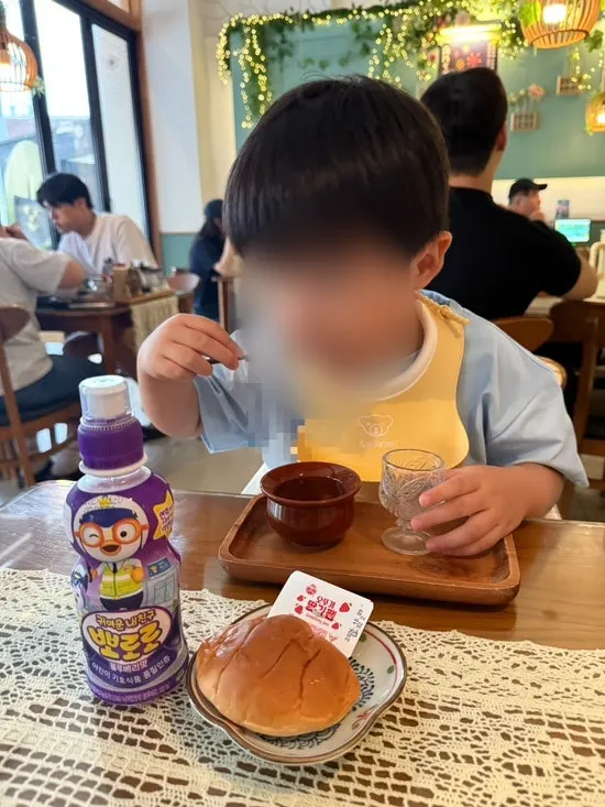 Sajian han-sang Jepang yang disusun satu per satu piring