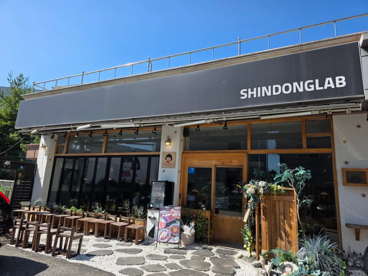 シンドンラボ 華城峰潭店の外観
