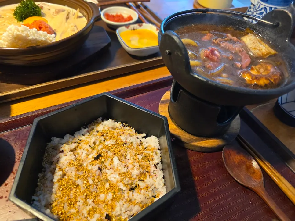 生卵に絡めて食べるすき焼きの肉