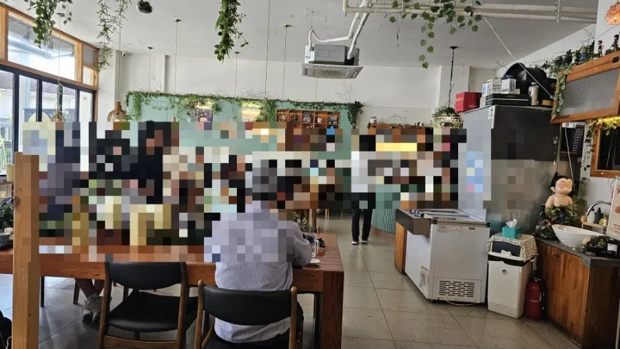 밝고 넓은 신동랩 홀 전경