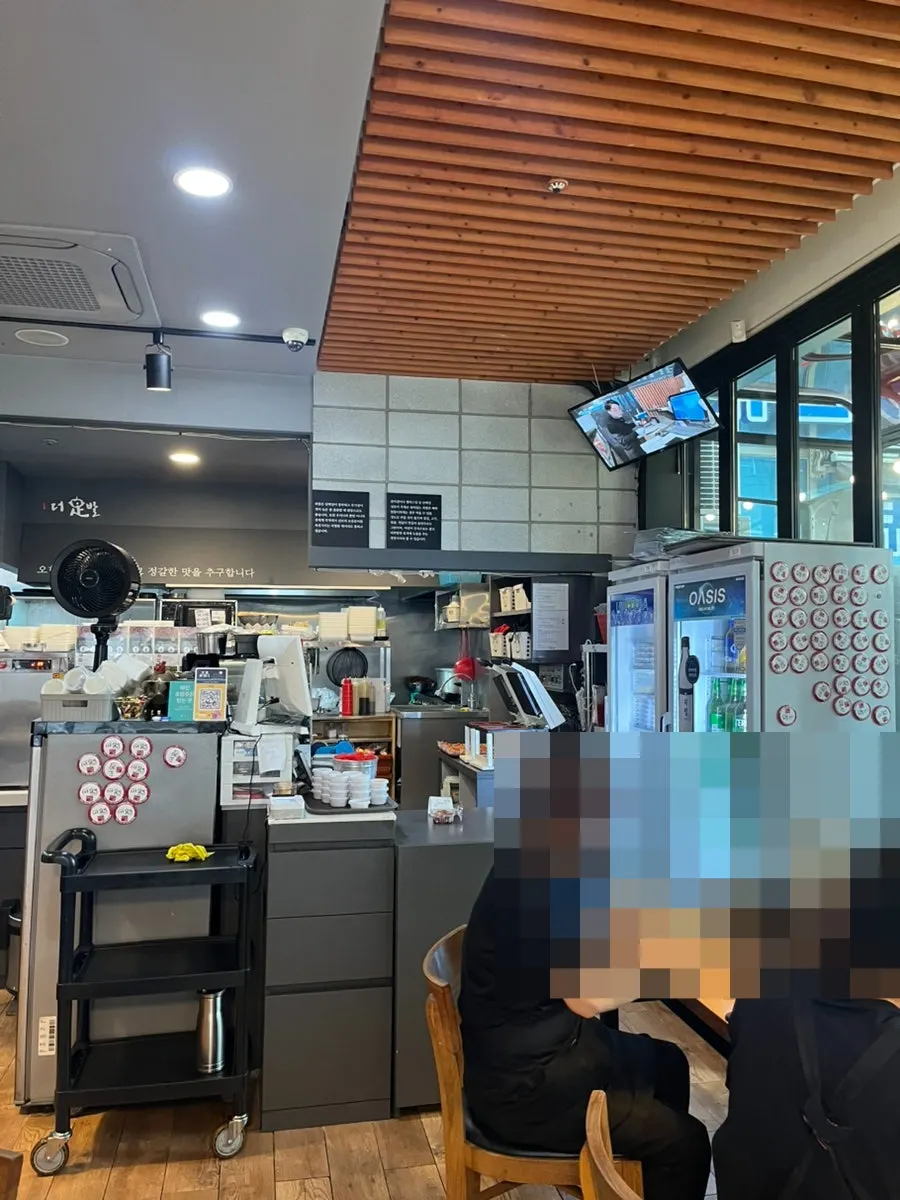 더족발 신도림본점 매장 내부 좌석