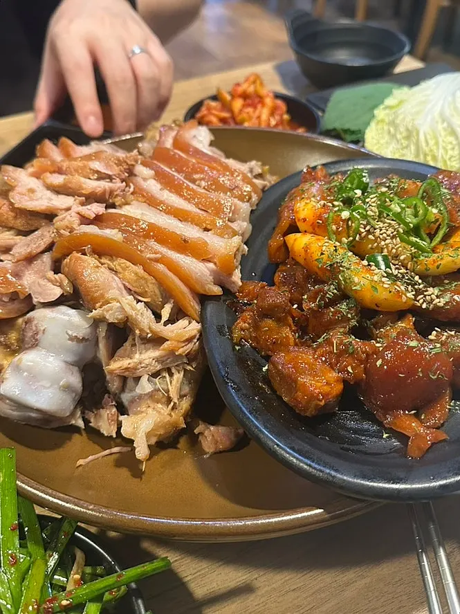 Free cold jokbal drizzled with mustard sauce