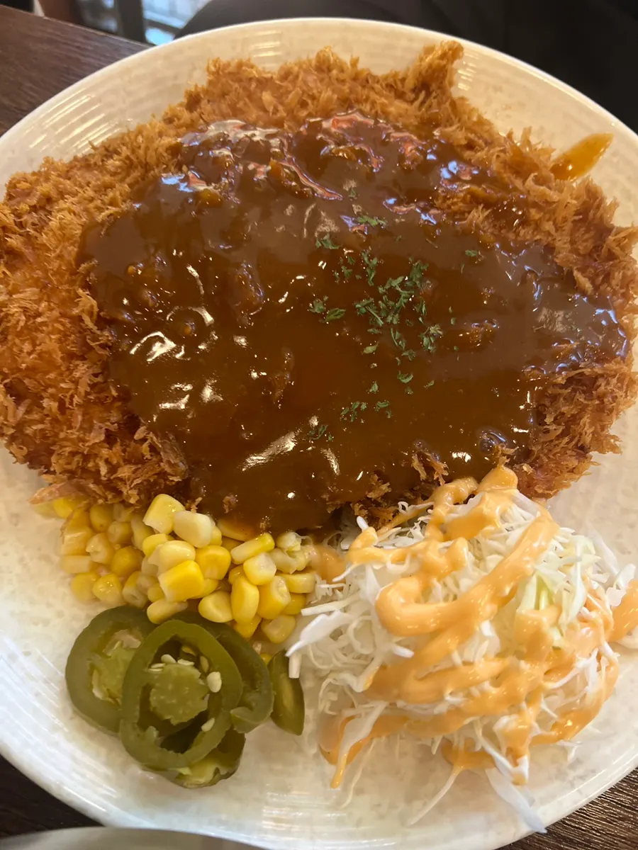 단무지를 담아온 접시