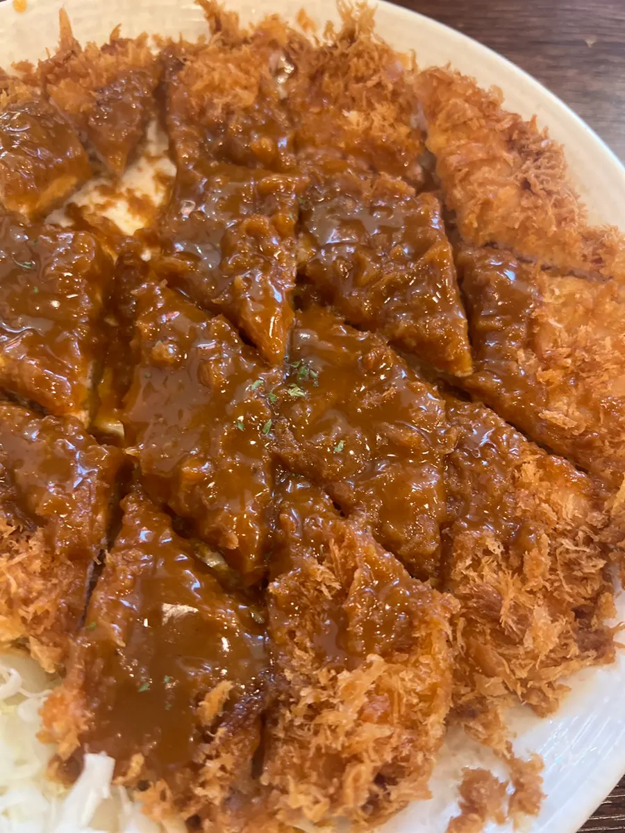 양념에 비빈 비빔만두 클로즈업
