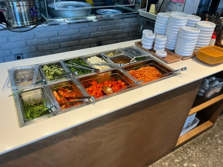 Self-serve bar for extra side dishes