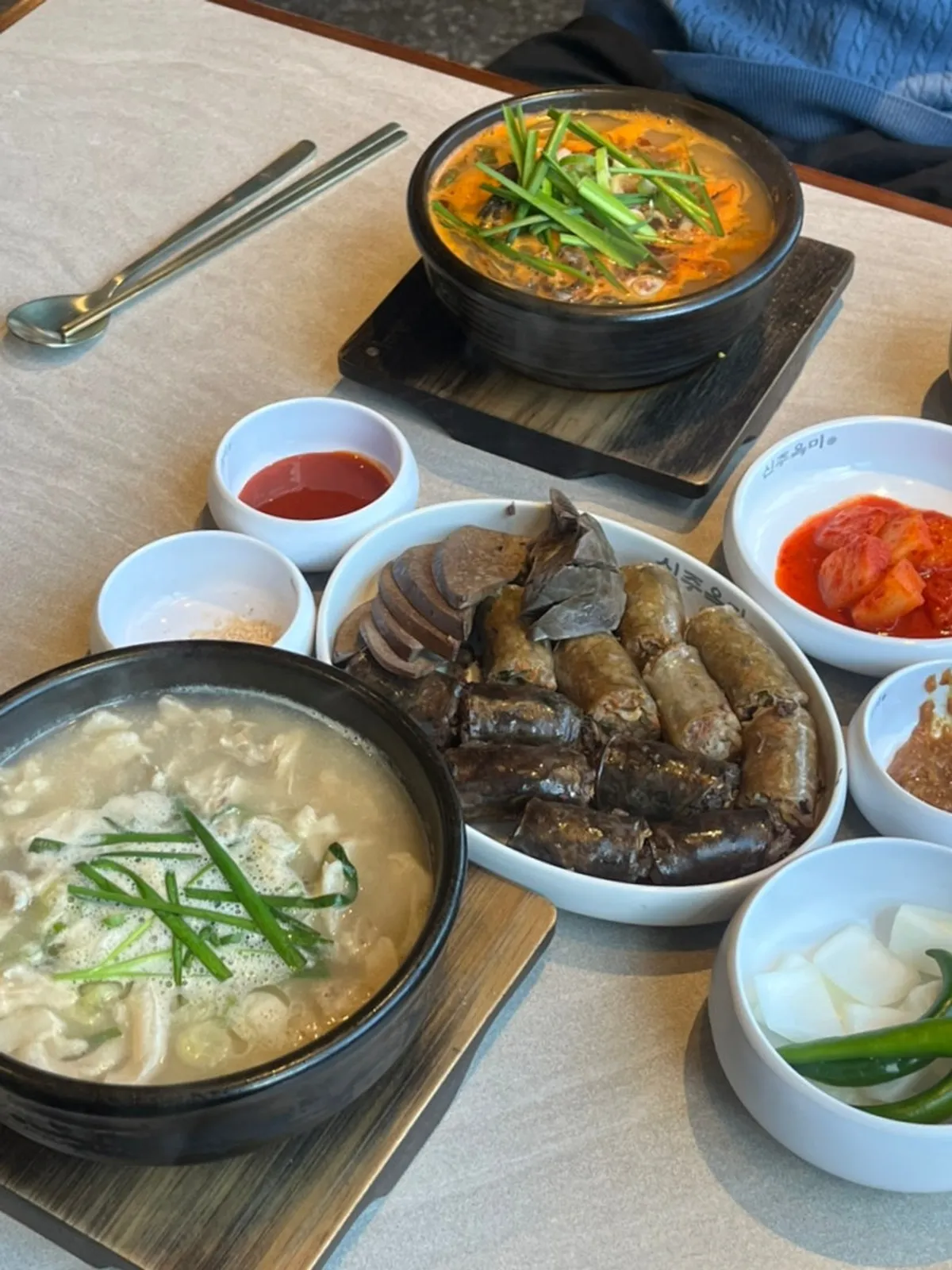 Stone pot gukbap served on a wooden coaster