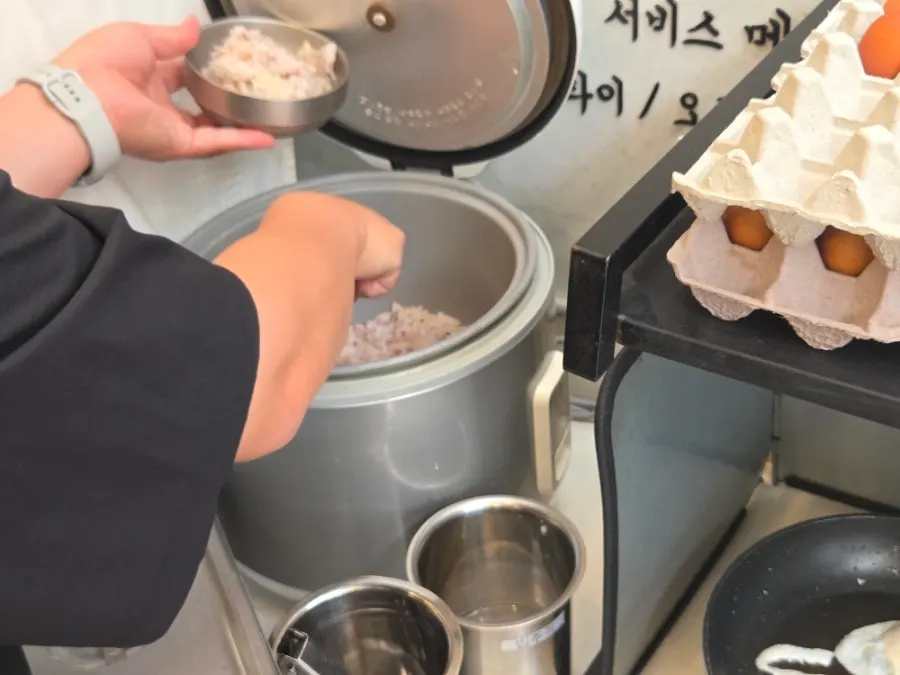 셀프코너의 오곡밥 리필 코너