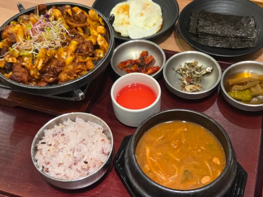 1인 화로에 올려 나온 동이직화제육볶음