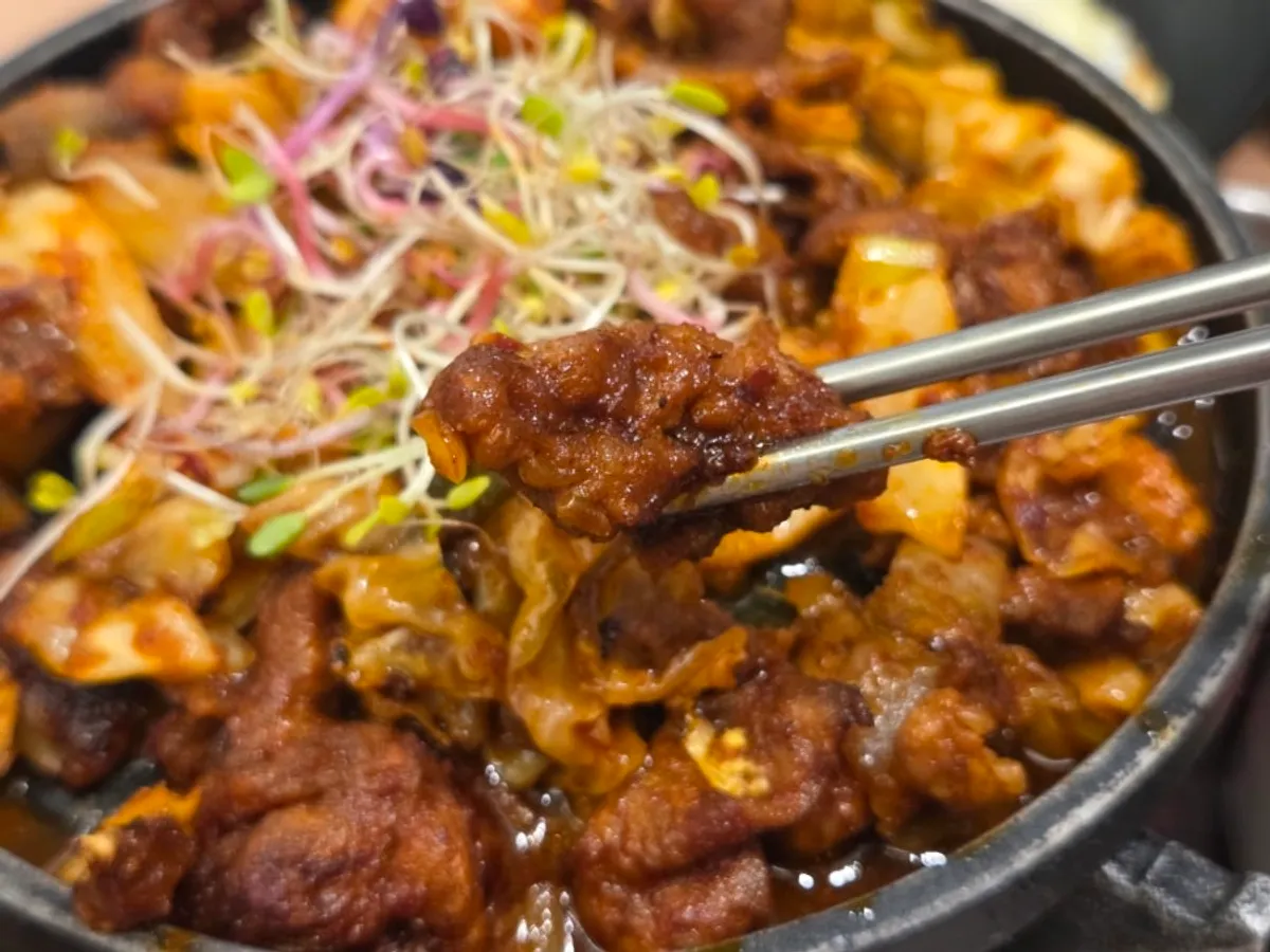 동이직화제육볶음 한정식 밥상 한 상
