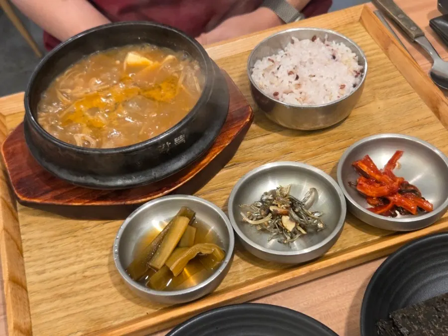 우삼겹 된장찌개 밥상 상차림