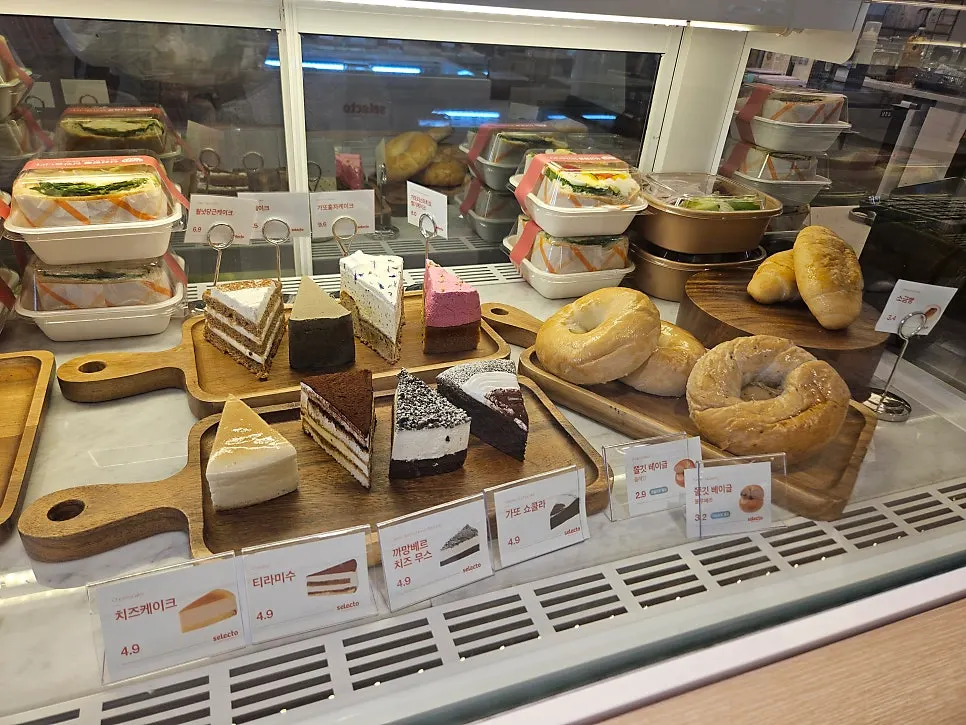 Display case with bagels and cakes