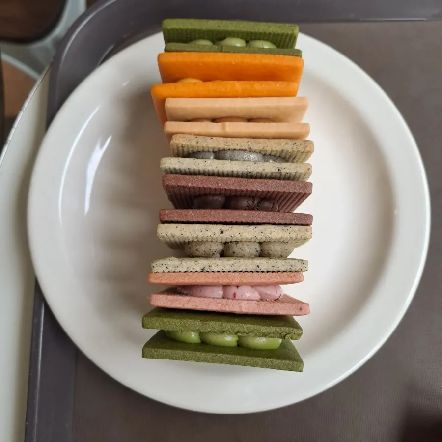 Cross-section of a bitten cookie sand