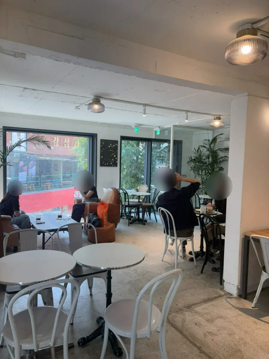 3rd-floor seating that also works for solo visitors