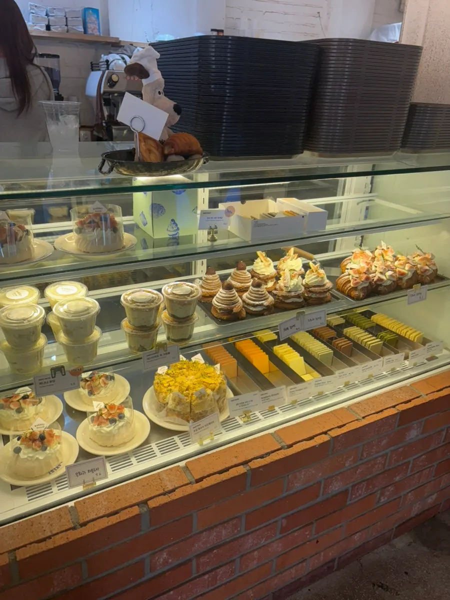 Display case with cakes