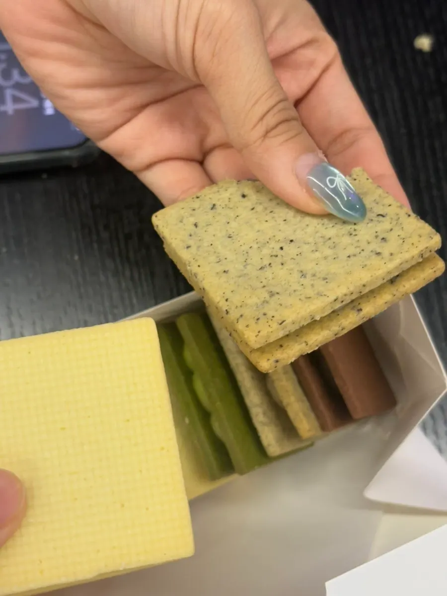Gift-wrapped Gangnam Sand box opened up