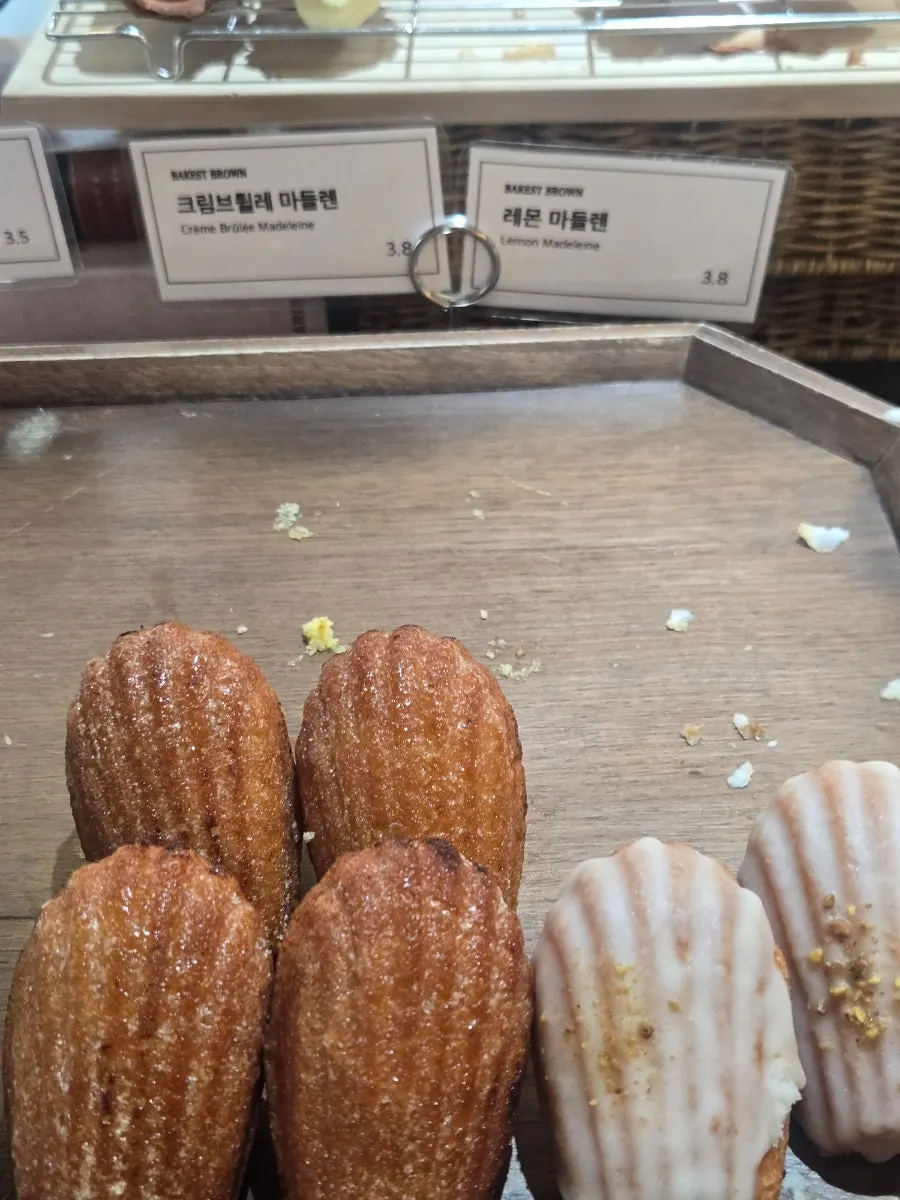 크림브뤨레 마들렌 등 마들렌 종류별 진열