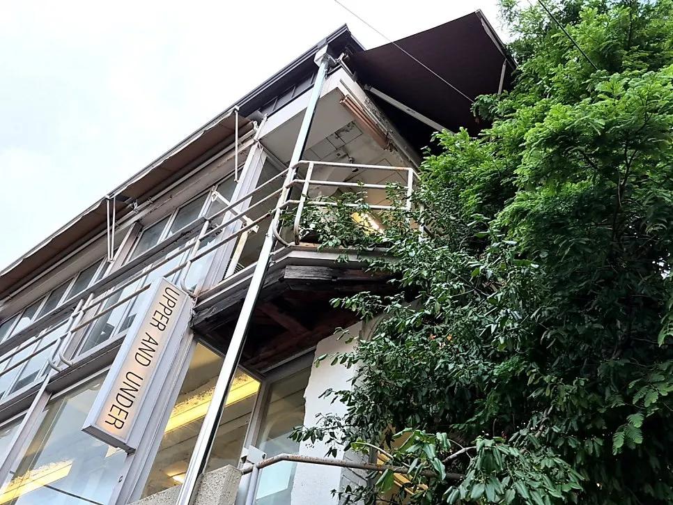 Exterior of Upper and Under café near Sinnonhyeon Station