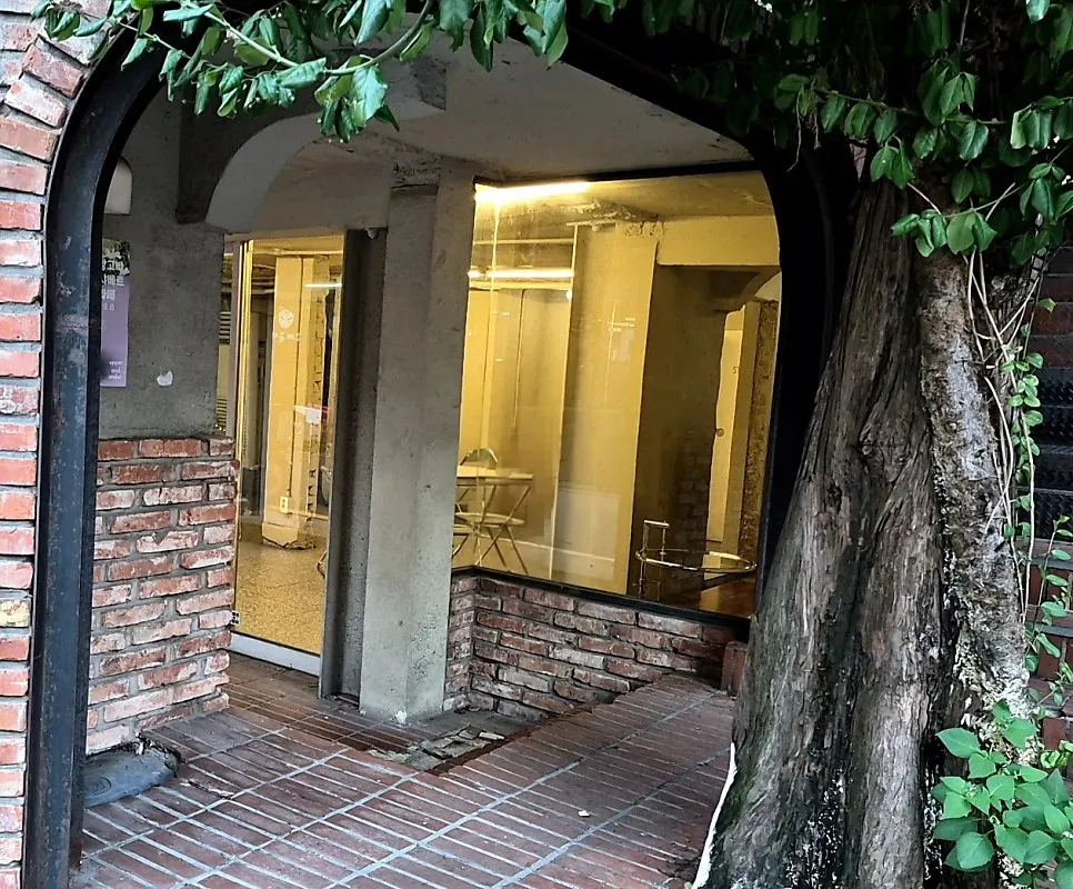 View near the entrance of Upper and Under café
