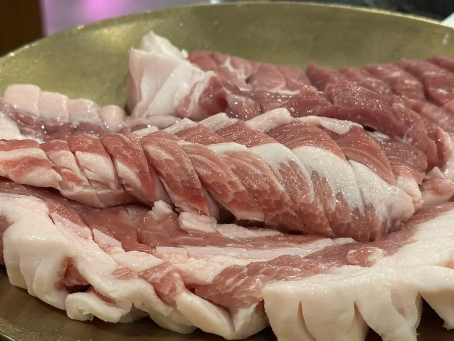 접시에 담겨 나온 제주근고기 600g