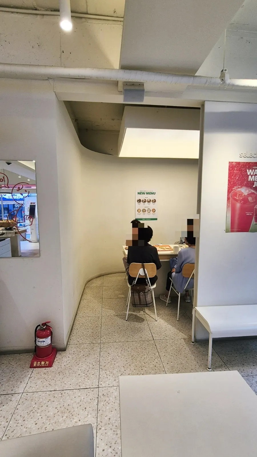 Group table at Selecto Coffee Sinnonhyeon Branch