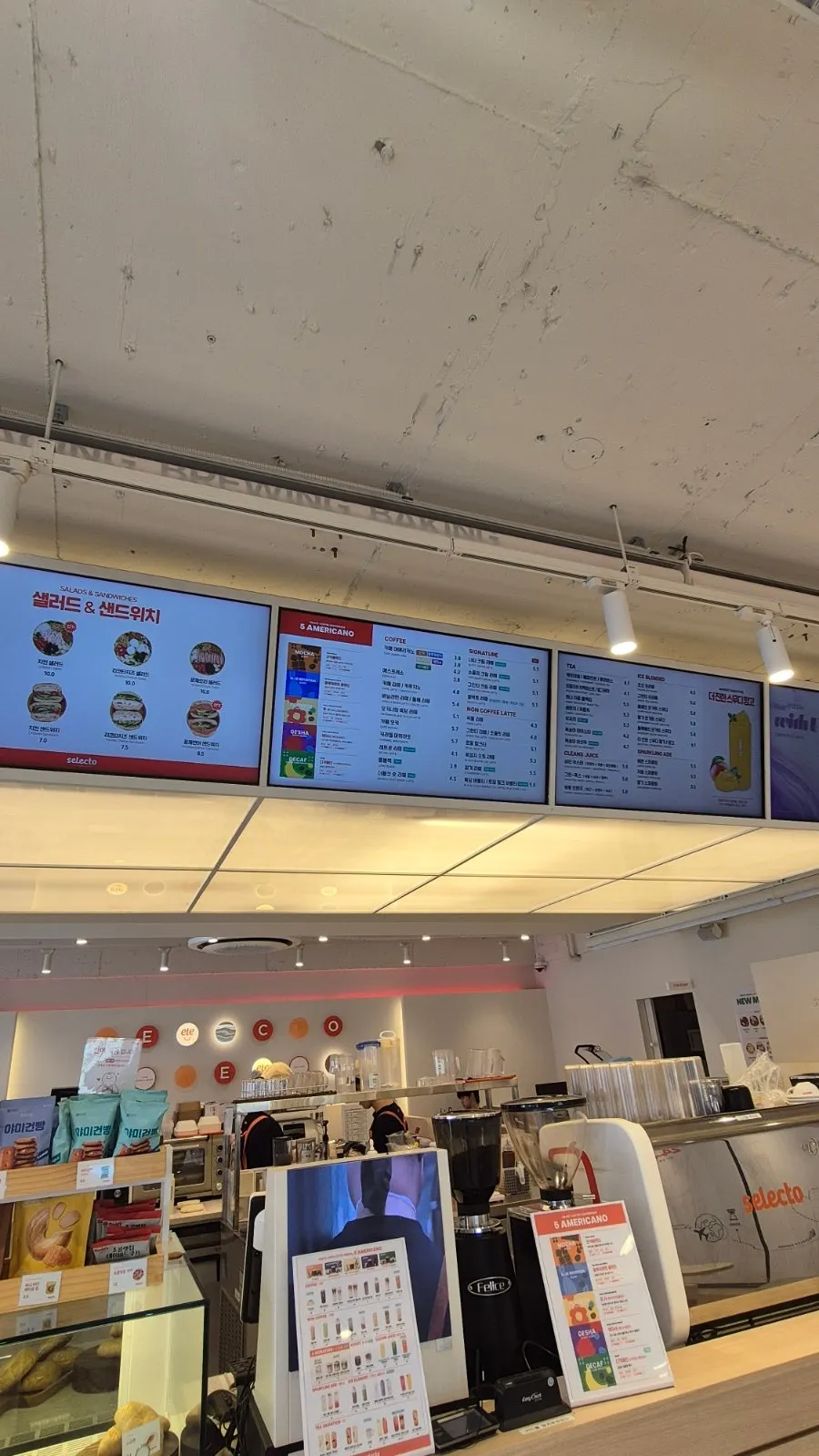 Menu board at Selecto Coffee Sinnonhyeon Branch