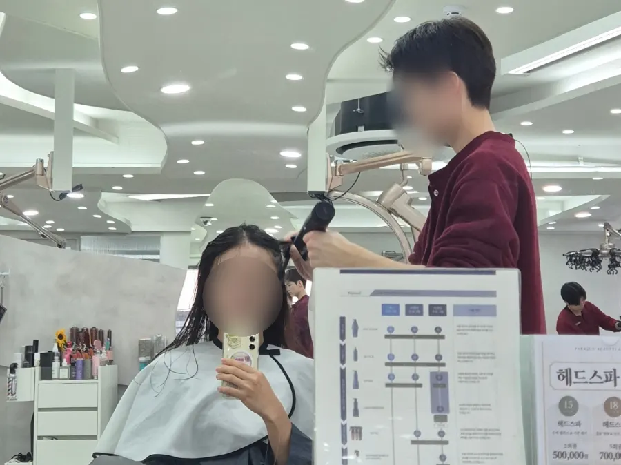 Back at the seat after the hair pack in the shampoo room