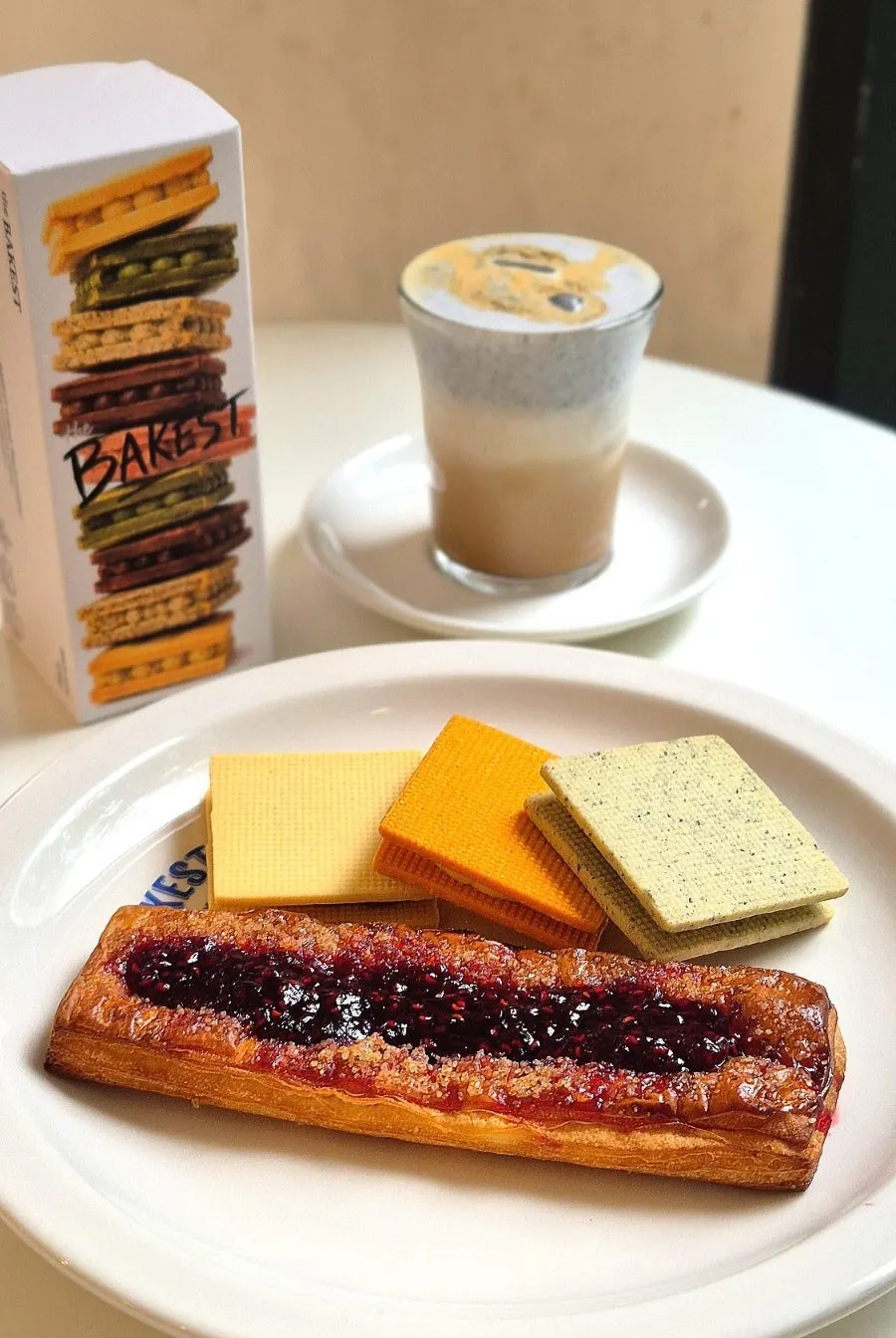 Table with the Americano added alongside the order
