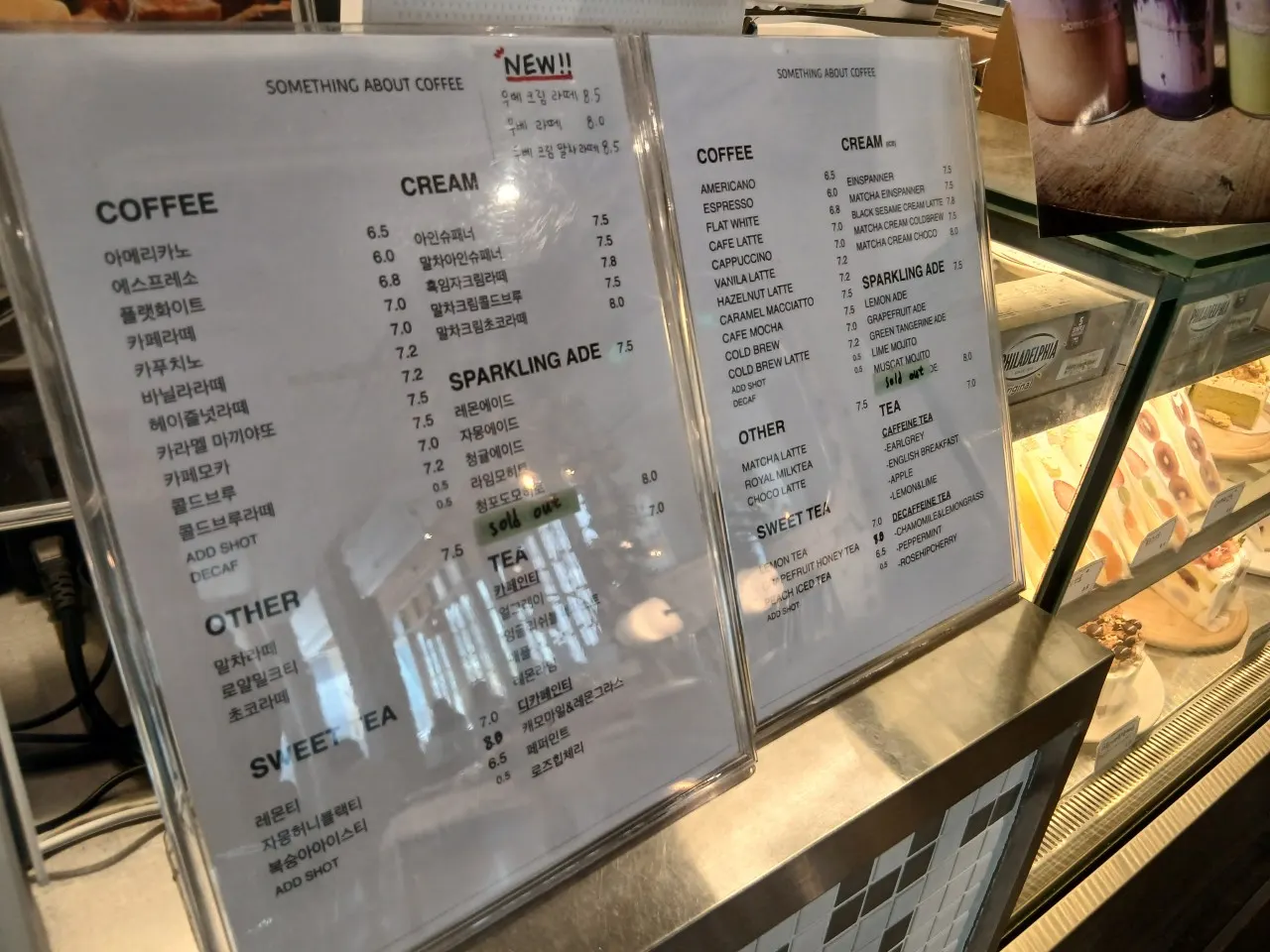 Showcase displaying bakery items and desserts