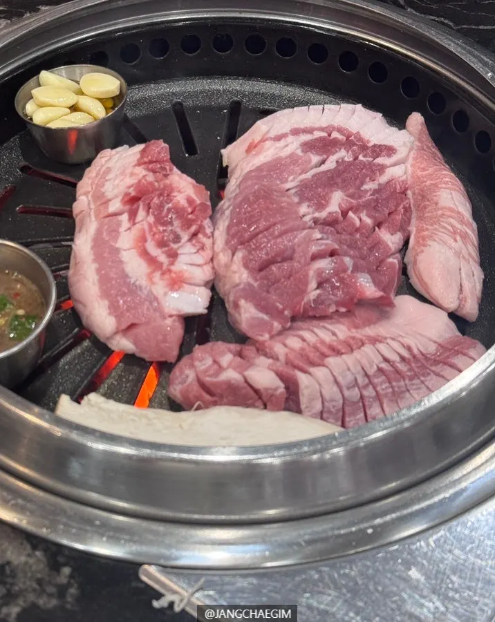 Thick-cut samgyeopsal and mokssal geungogi