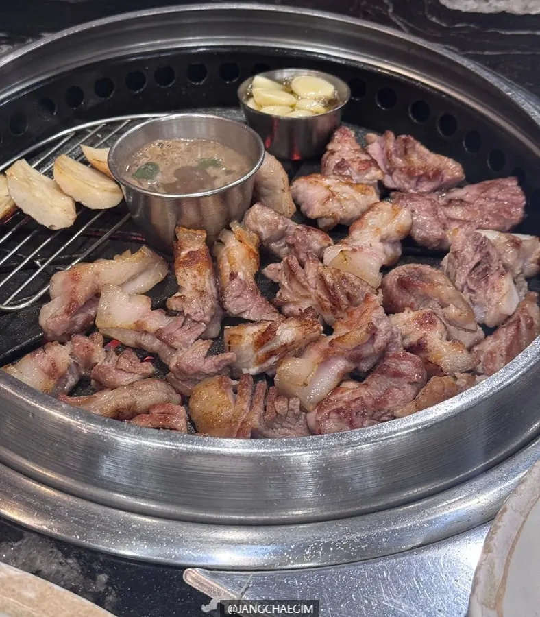 Perfectly grilled hangjeongsal and gabrisal