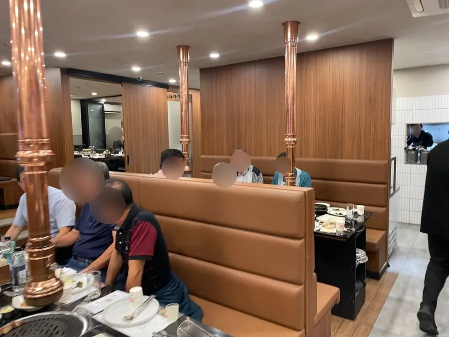 Private, independent room seating