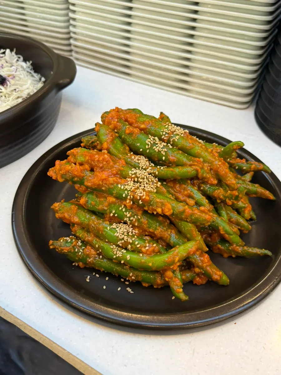 셀프바 나물과 밑반찬 구성