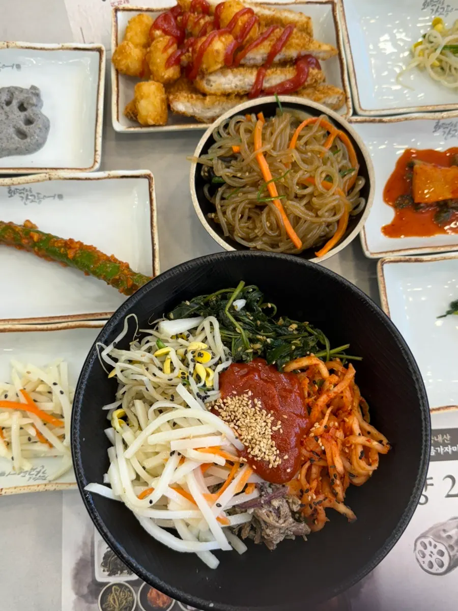 기본 상차림 밑반찬과 밥