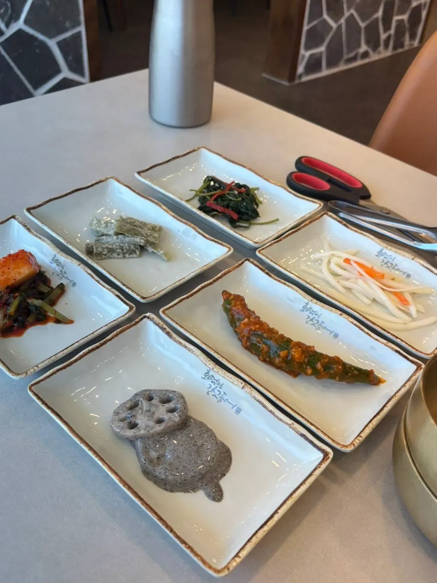 기본으로 나온 반찬 한 상