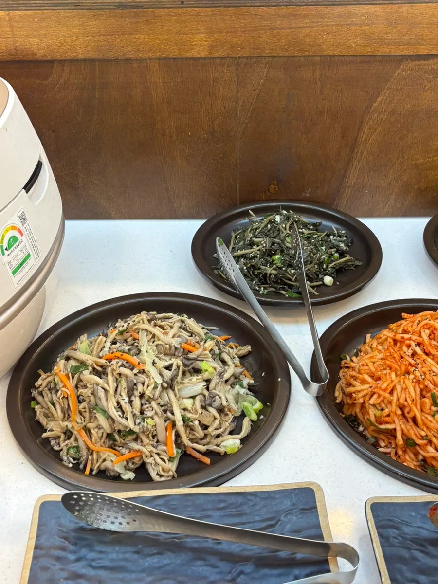 셀프바 반찬 통 클로즈업