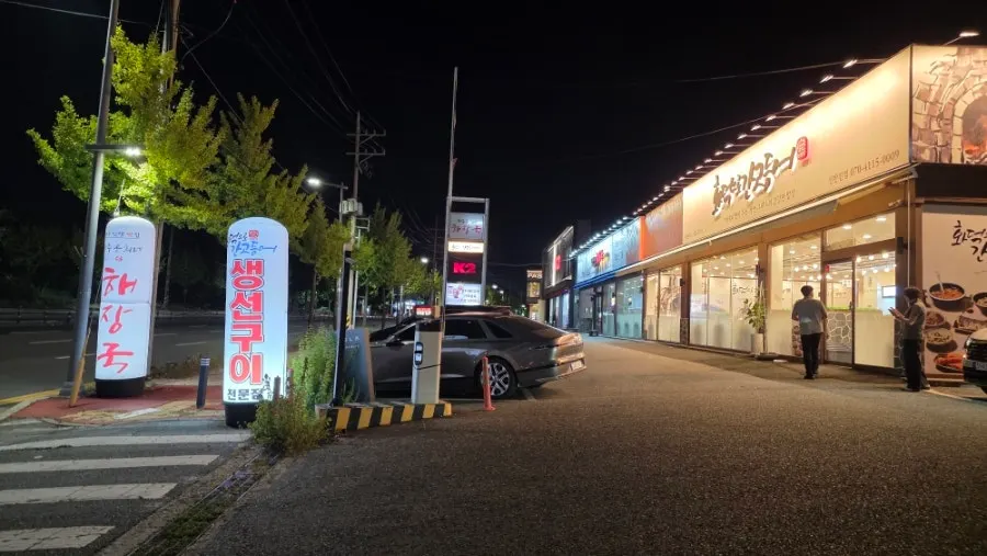 식사를 마친 뒤의 테이블 모습