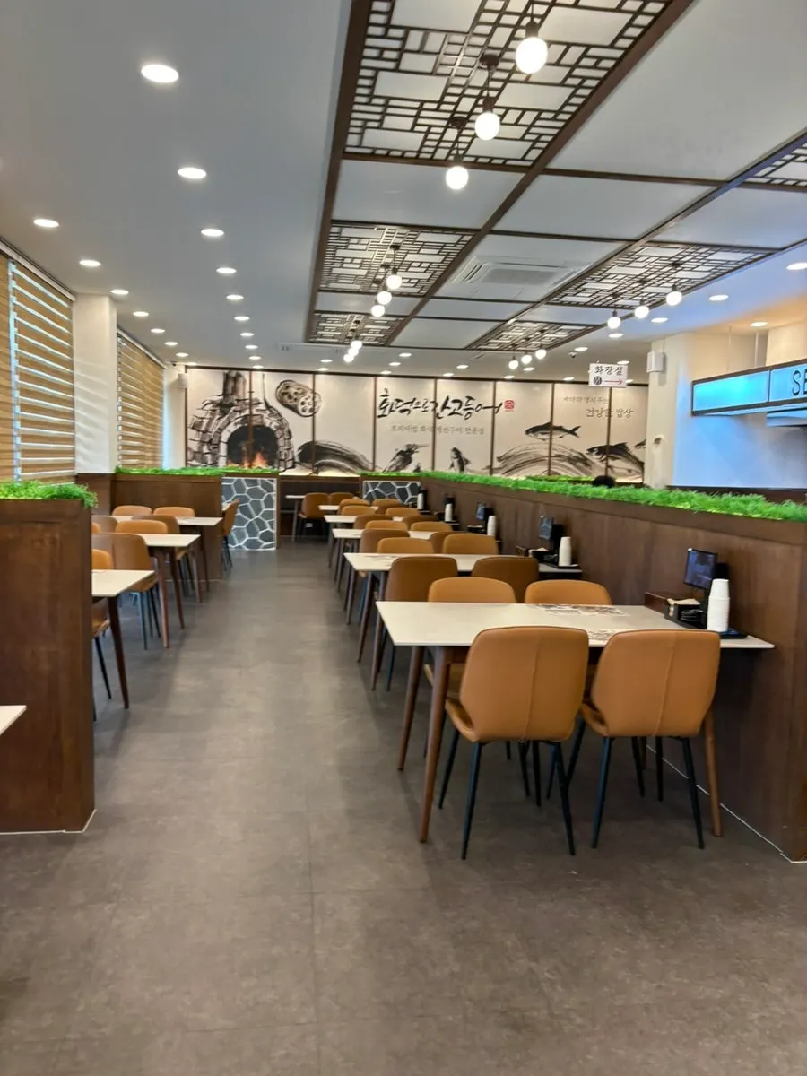 Baby chair and sujeonggwa/plum tea corner near the entrance