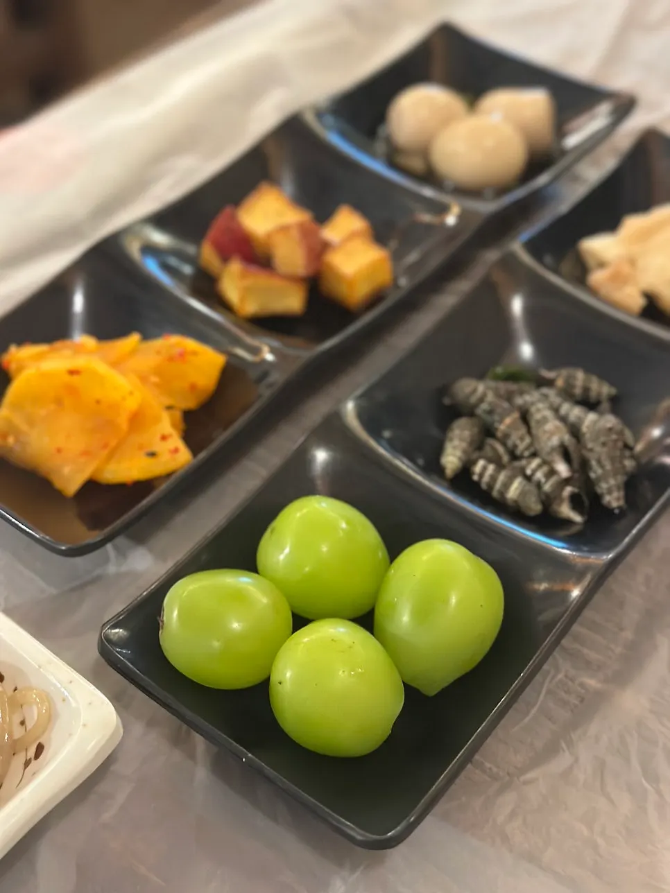 고구마맛탕과 단무지무침 밑반찬