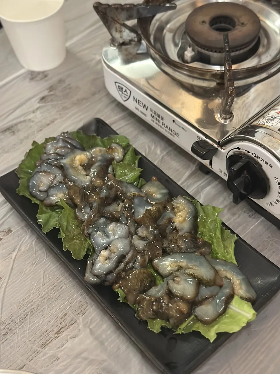 넉넉하게 담겨 나온 해삼 한 접시