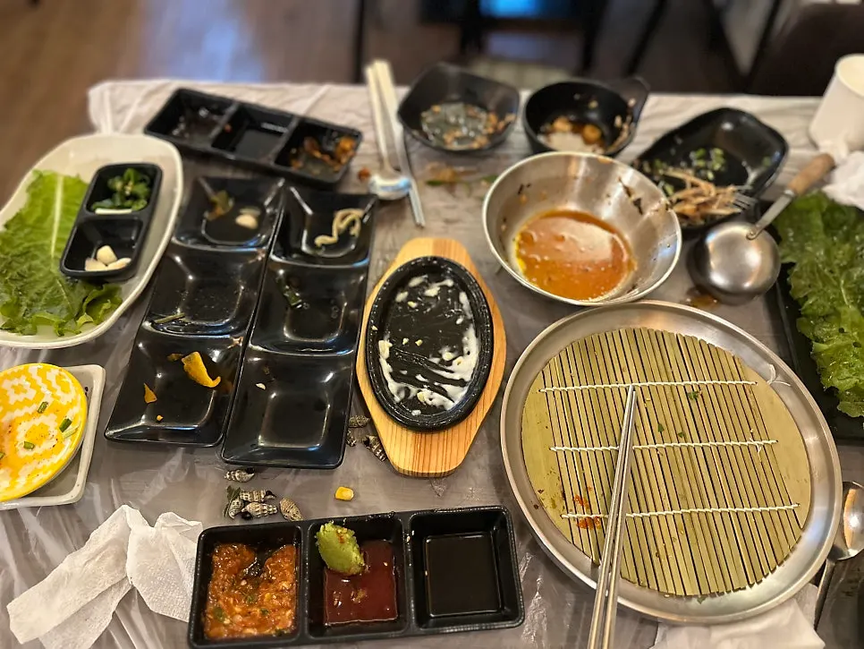 싹 비운 전어회와 매운탕 그릇