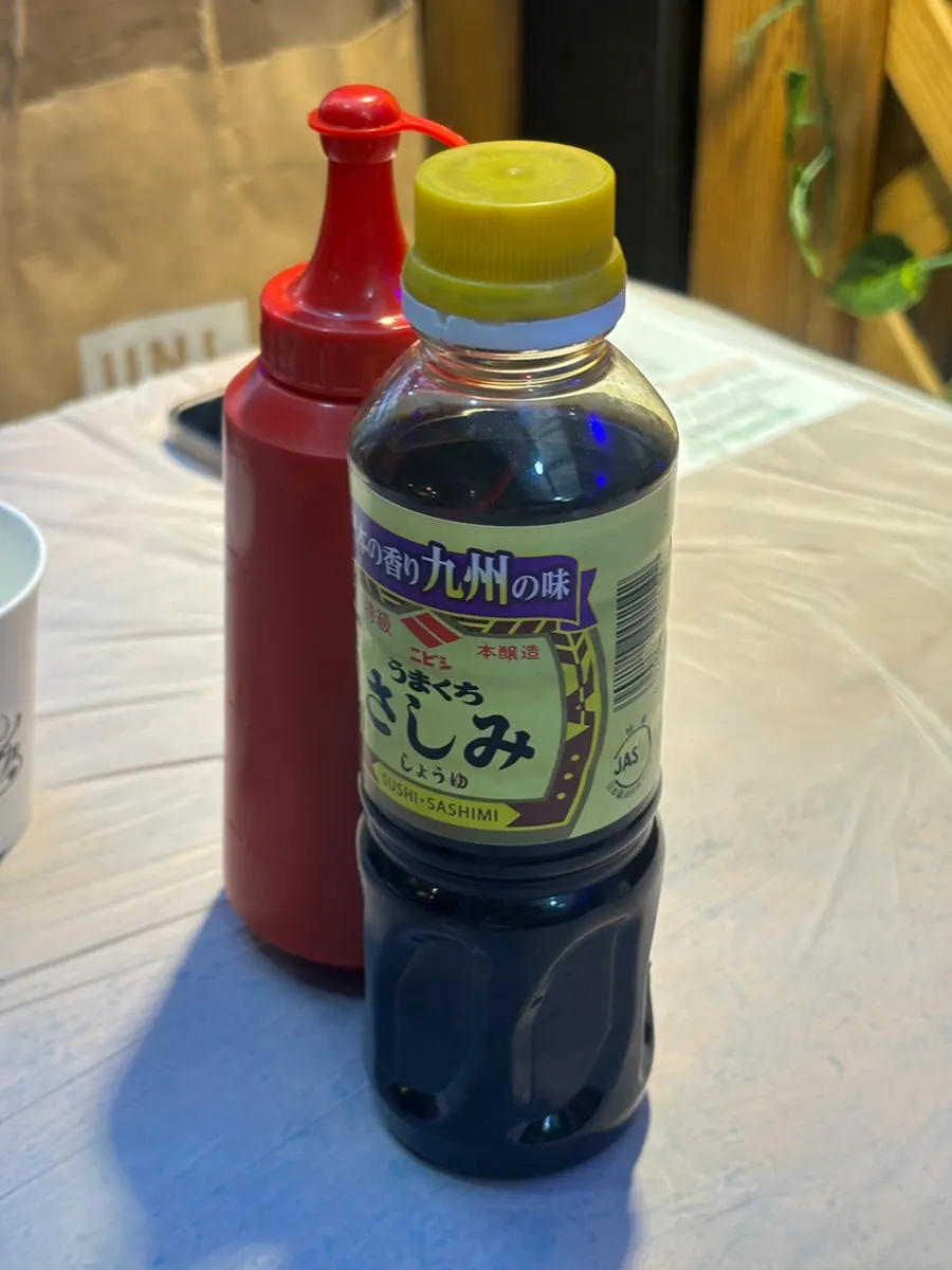 편안한 분위기의 횟집 좌석