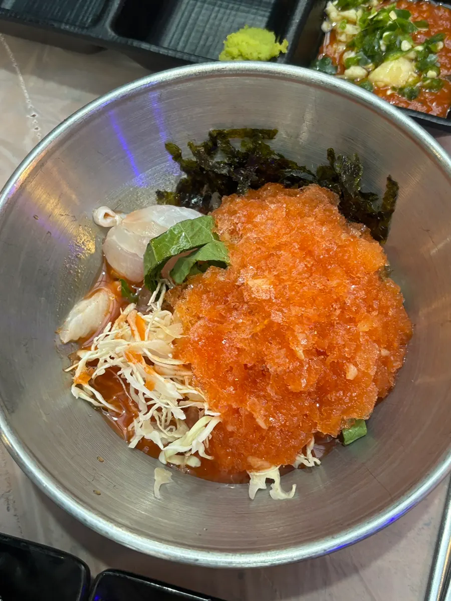 기본 반찬으로 채워진 한상