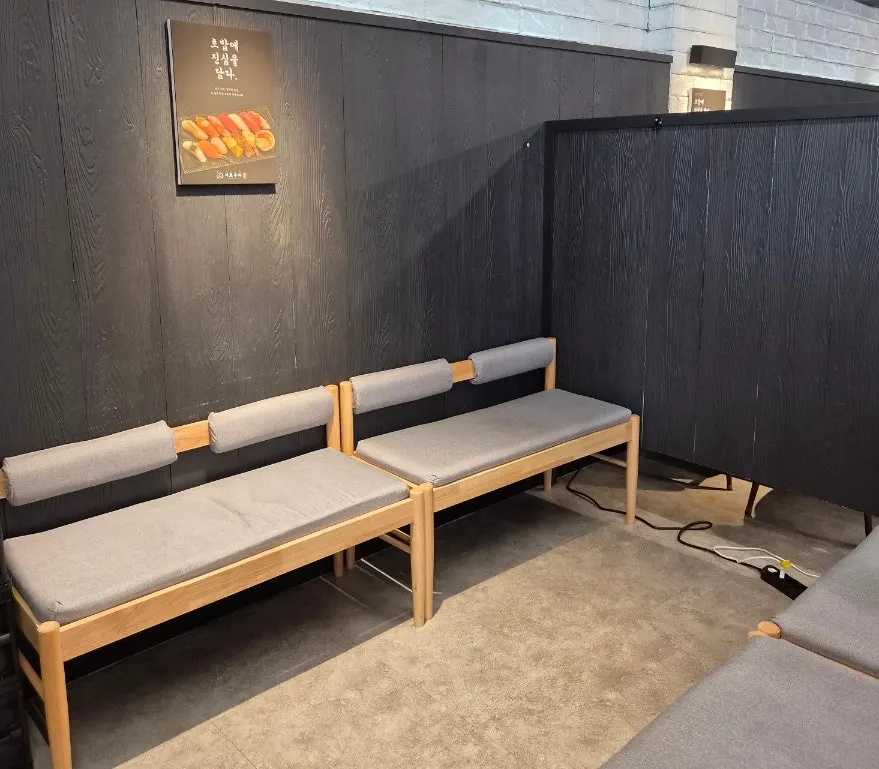 CatchTable reservation kiosk and waiting seats inside Shirokuma's entrance