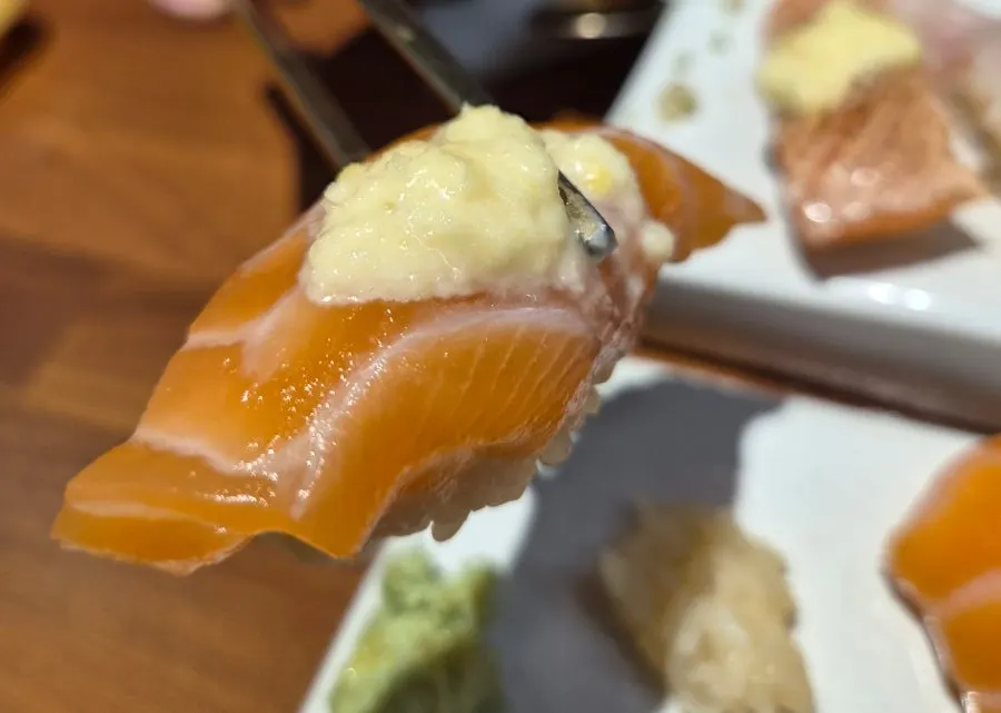 Thick-cut salmon sushi at Shirokuma