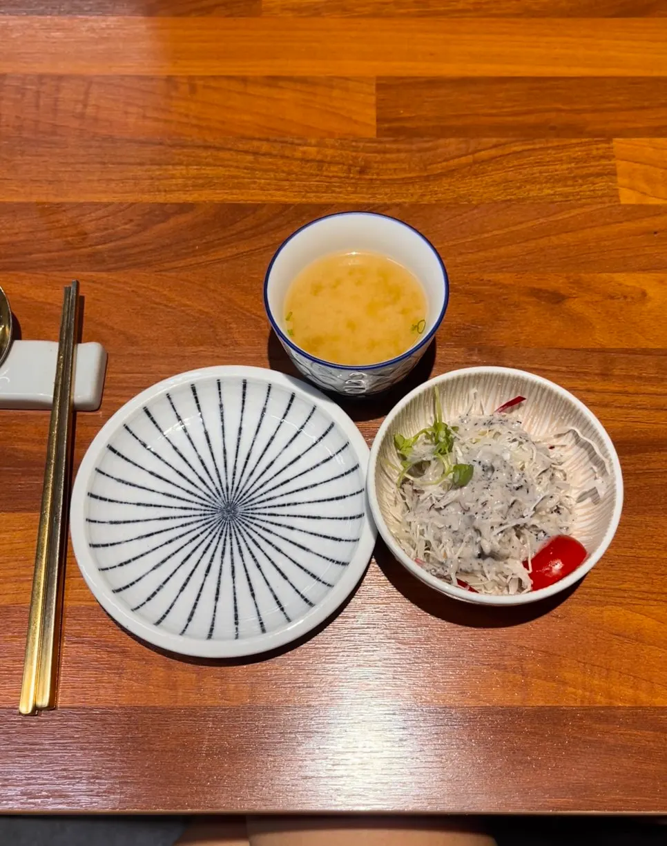 The complimentary broth and salad served first