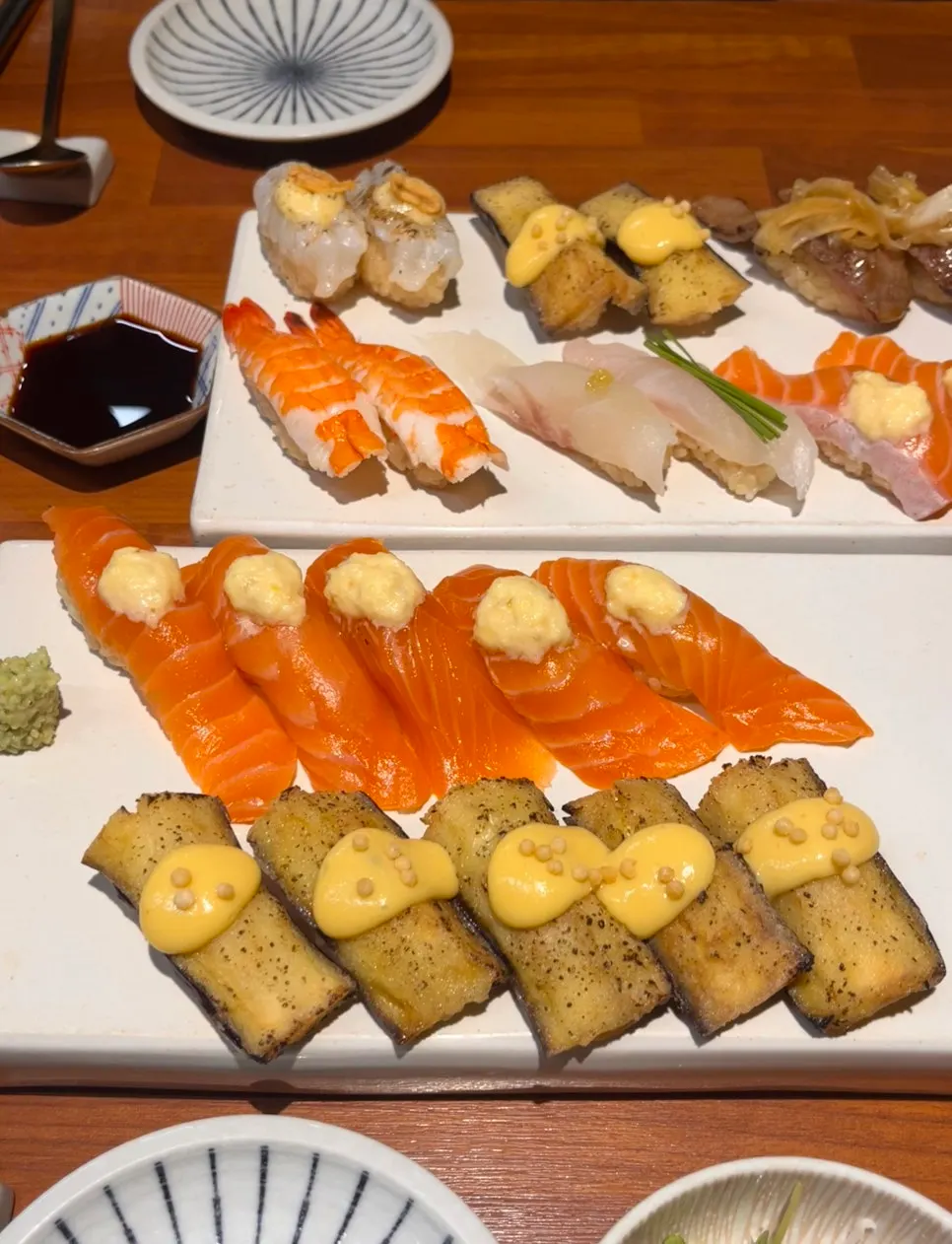 Plate of salmon 5p and eggplant 5p sushi