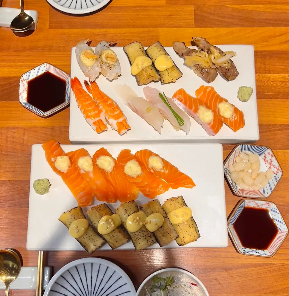 The 12-piece popular à la carte sushi set
